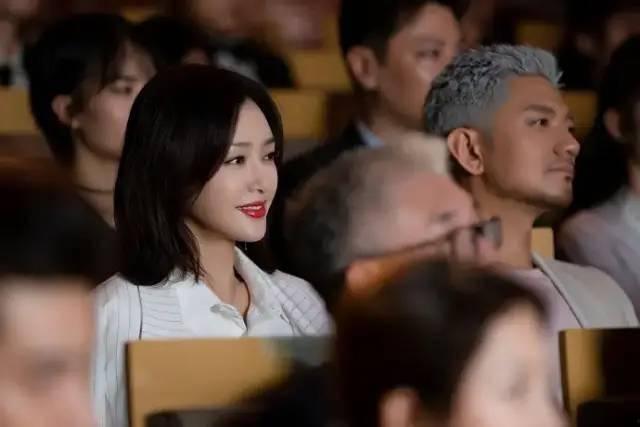 惊全娱乐圈偷听我吃瓜一口气看完